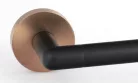 BEMETA  LARISSA fali törölközőtartó, 654x54x72mm, fekete/matt réz (WS010BC)