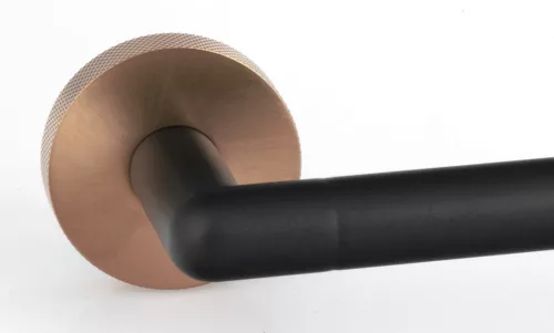 BEMETA  LARISSA fali törölközőtartó, 654x54x72mm, fekete/matt réz (WS010BC)